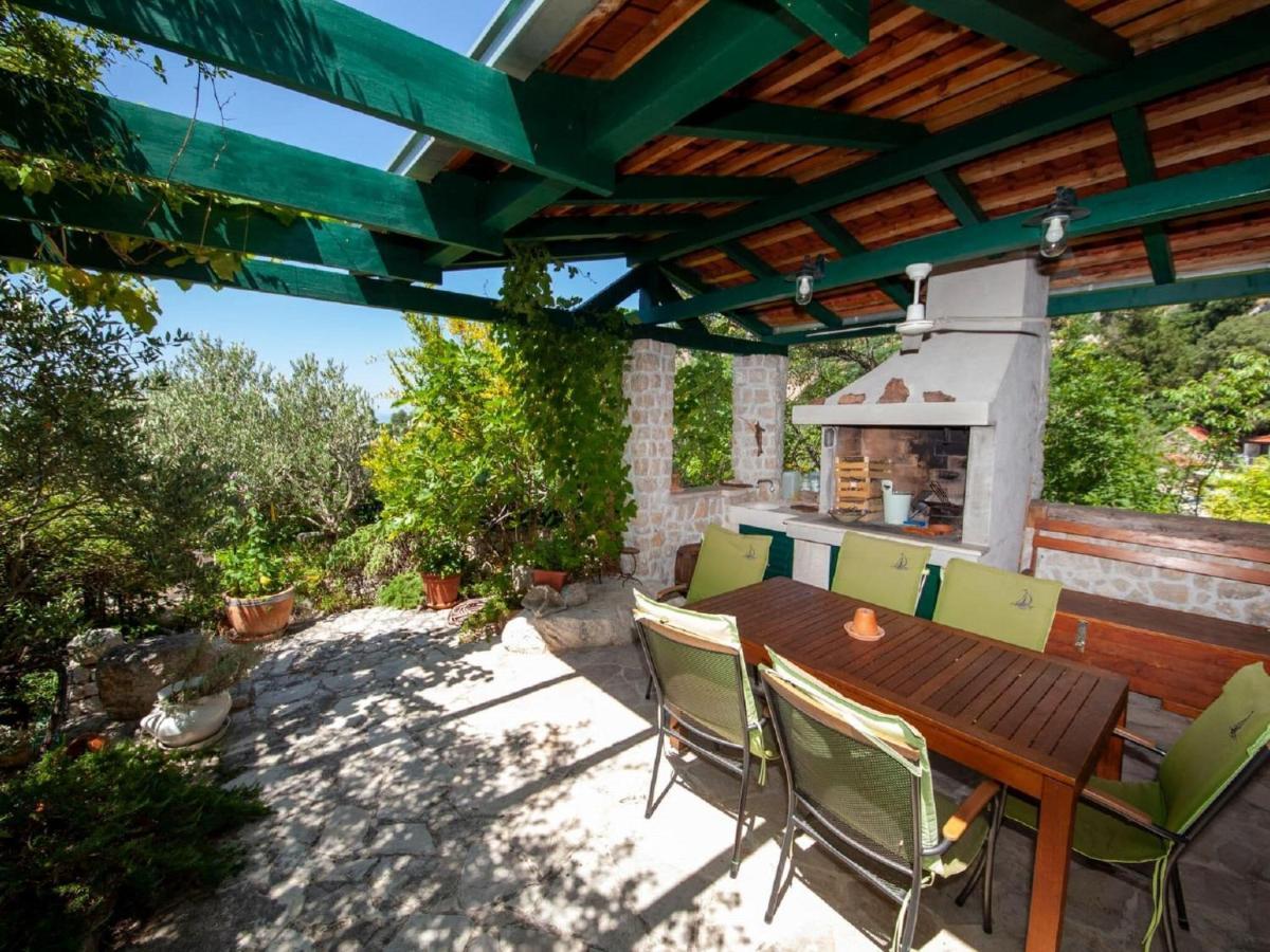 Luxurious Holiday Home In Makarska With Jacuzzi ภายนอก รูปภาพ