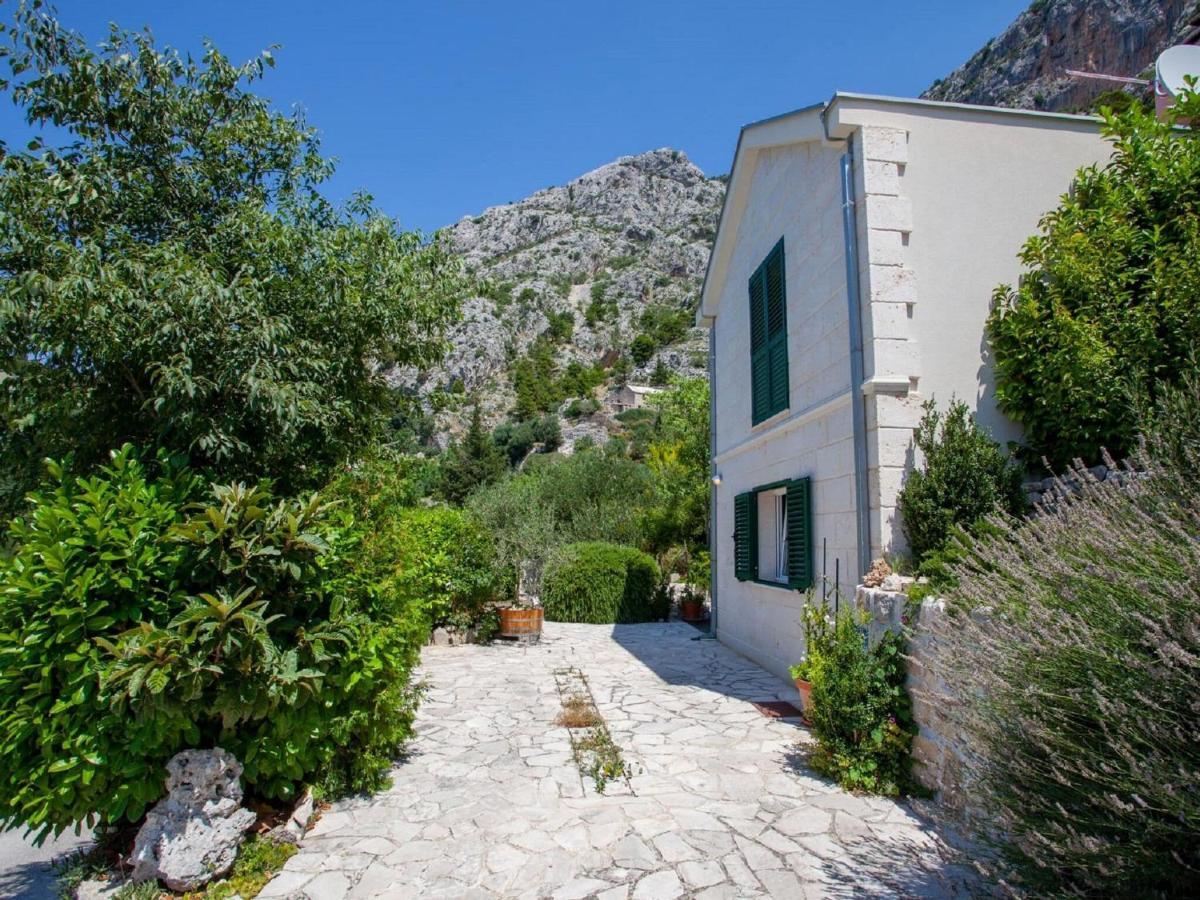 Luxurious Holiday Home In Makarska With Jacuzzi ภายนอก รูปภาพ