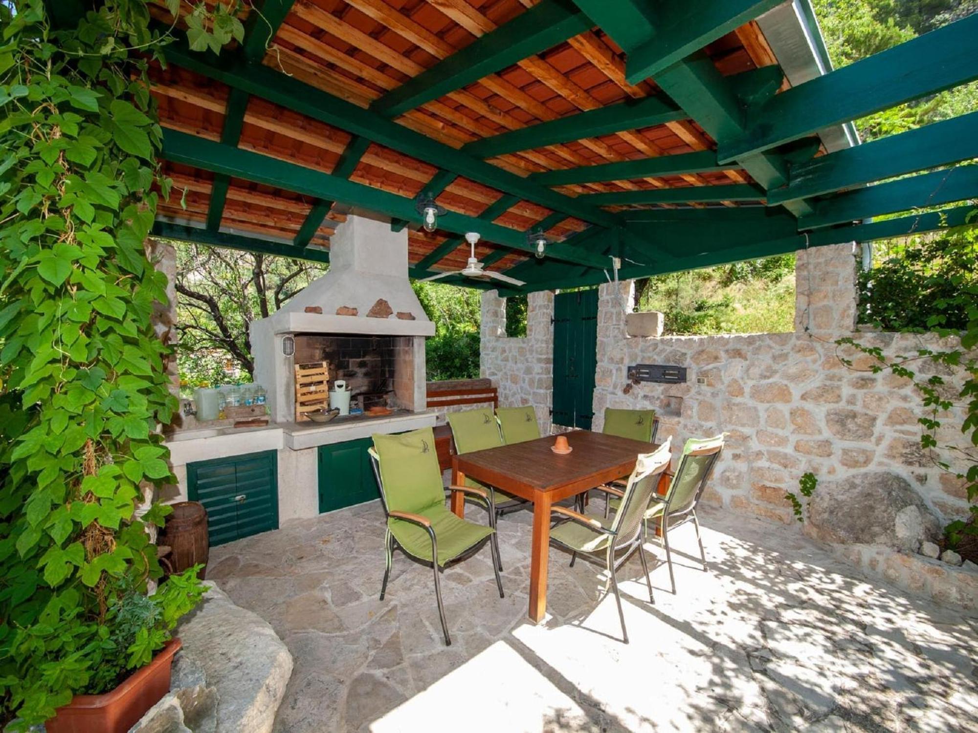 Luxurious Holiday Home In Makarska With Jacuzzi ภายนอก รูปภาพ